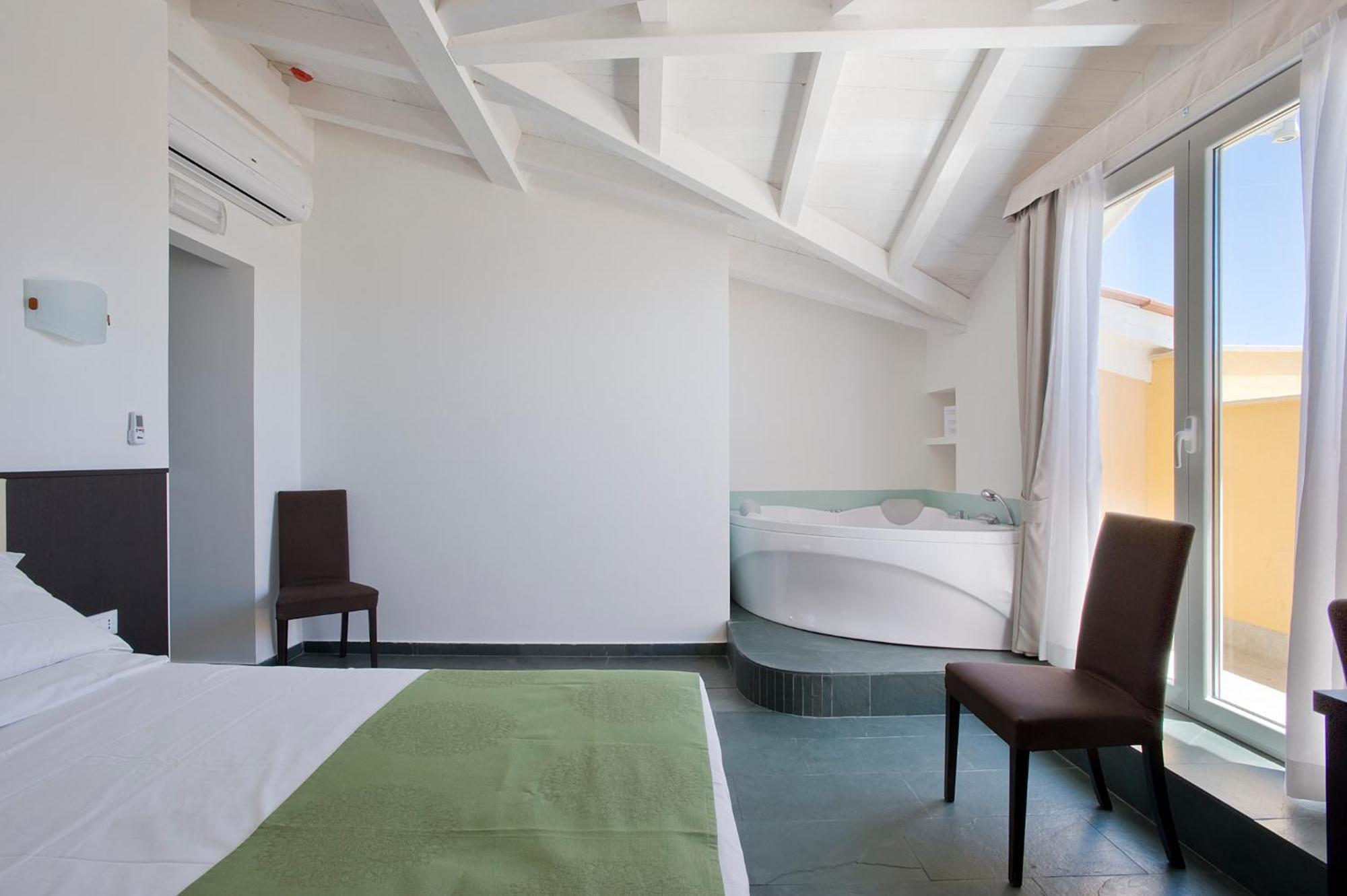 Junior Suite Hot Tub